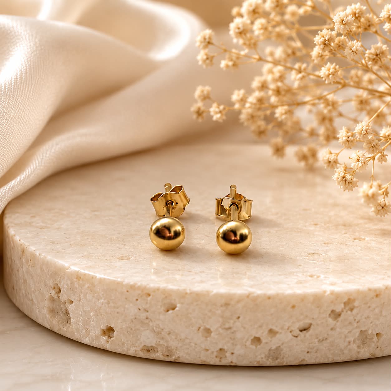 18ct Yellow Gold Ball Stud Earrings